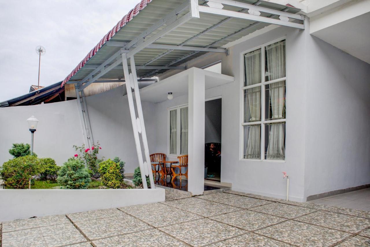 Oyo 3690 Wisma Yani Syariah Padang  Ngoại thất bức ảnh